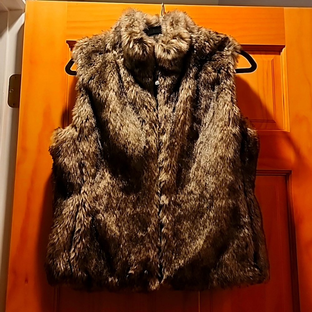 Br Faux fur vest
